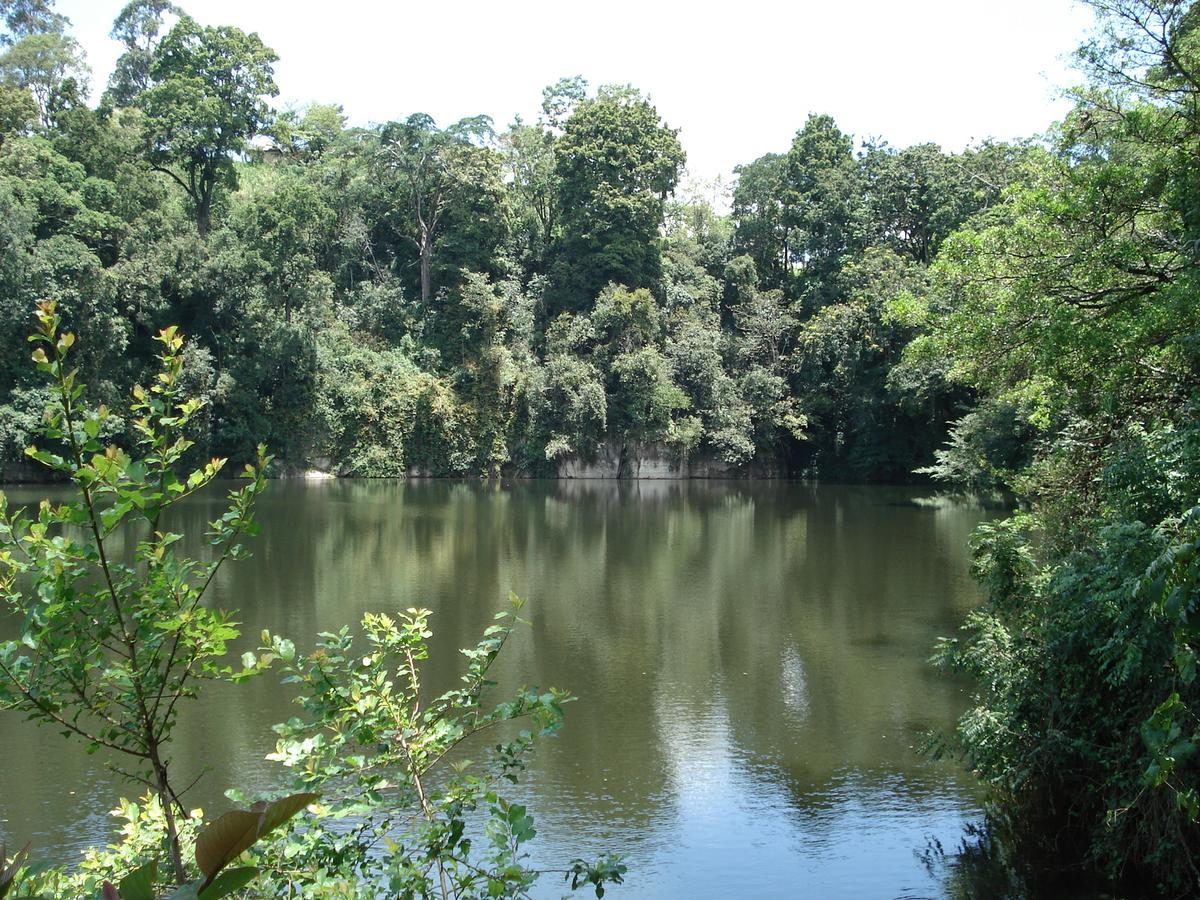 Koi Koi, Fort Portal Kasusu Exterior foto