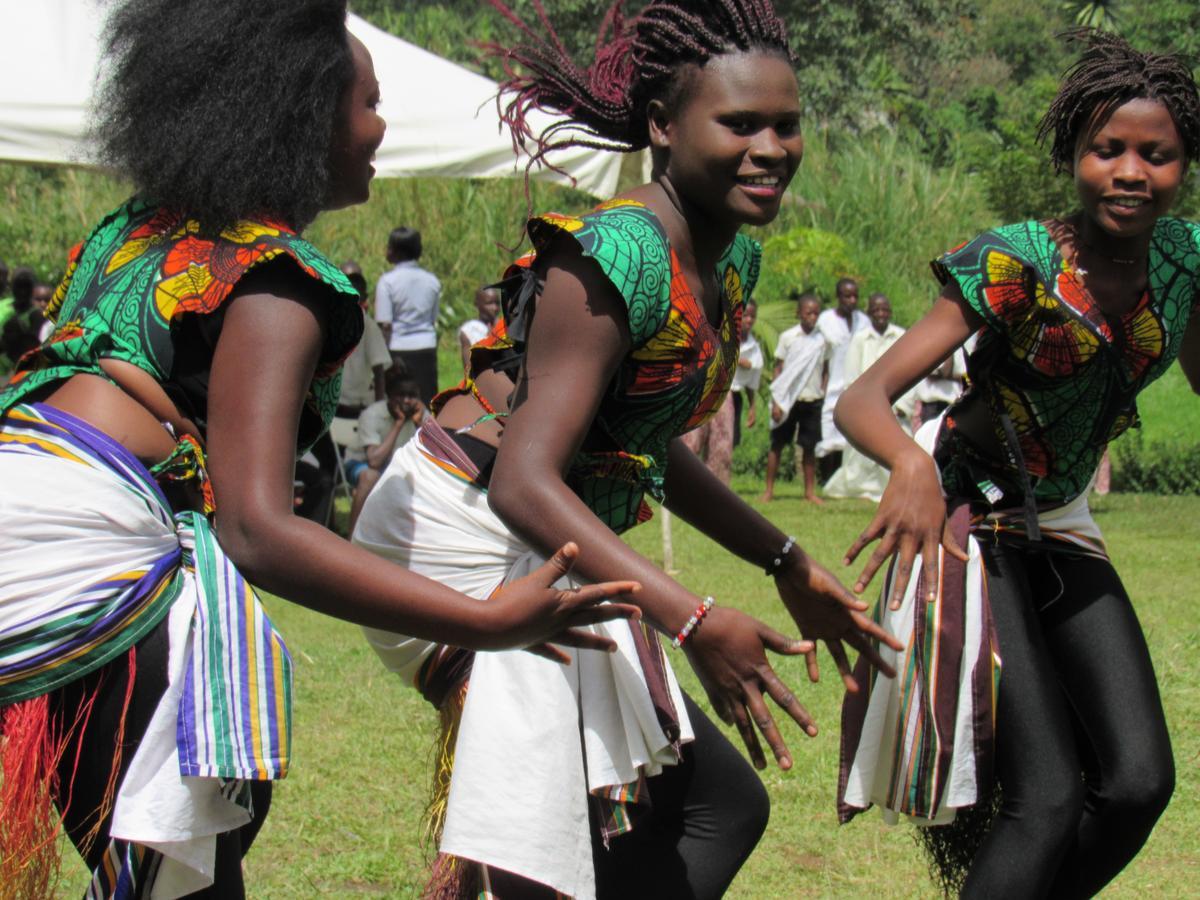 Koi Koi, Fort Portal Kasusu Exterior foto