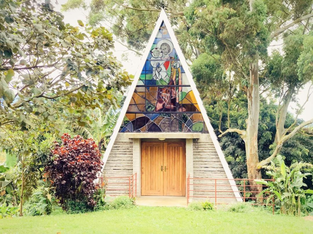 Koi Koi, Fort Portal Kasusu Exterior foto